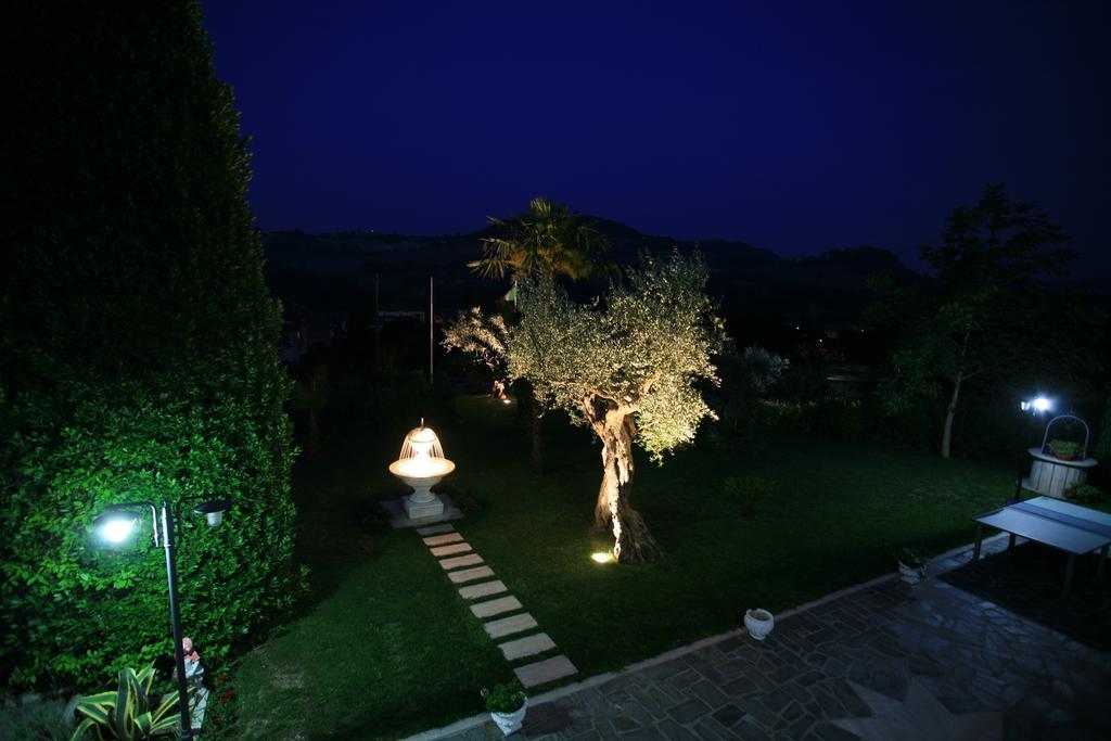 Il Villino Agriturismo B&B Belforte del Chienti Eksteriør billede