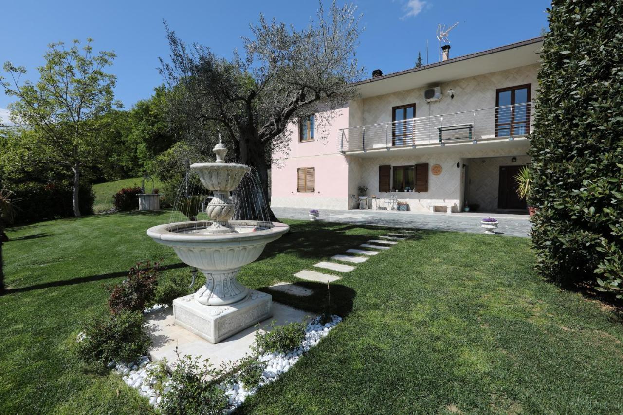 Il Villino Agriturismo B&B Belforte del Chienti Eksteriør billede
